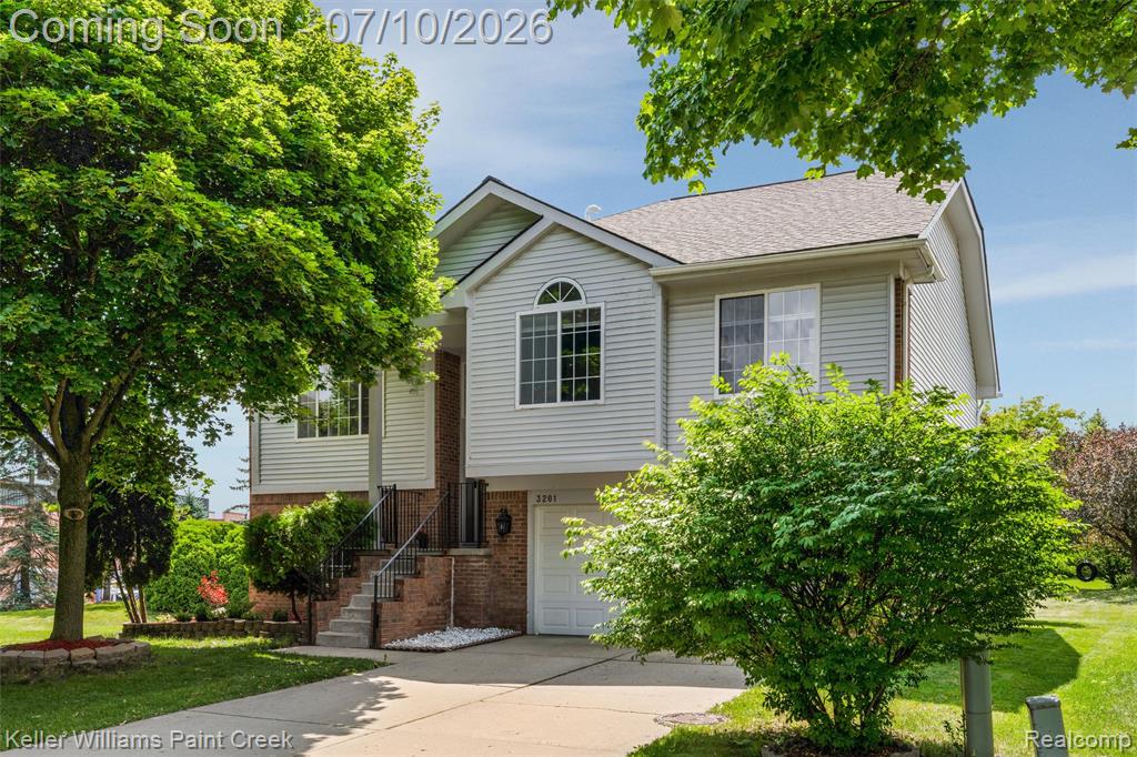 3201 Lynhurst Court, Oakland, MI 48306