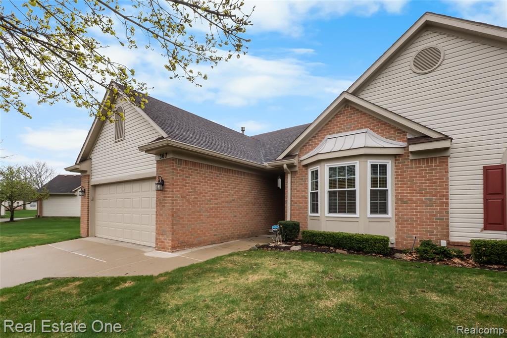 367 N Oak Drive, Commerce Twp, MI 48390 — Photo 8