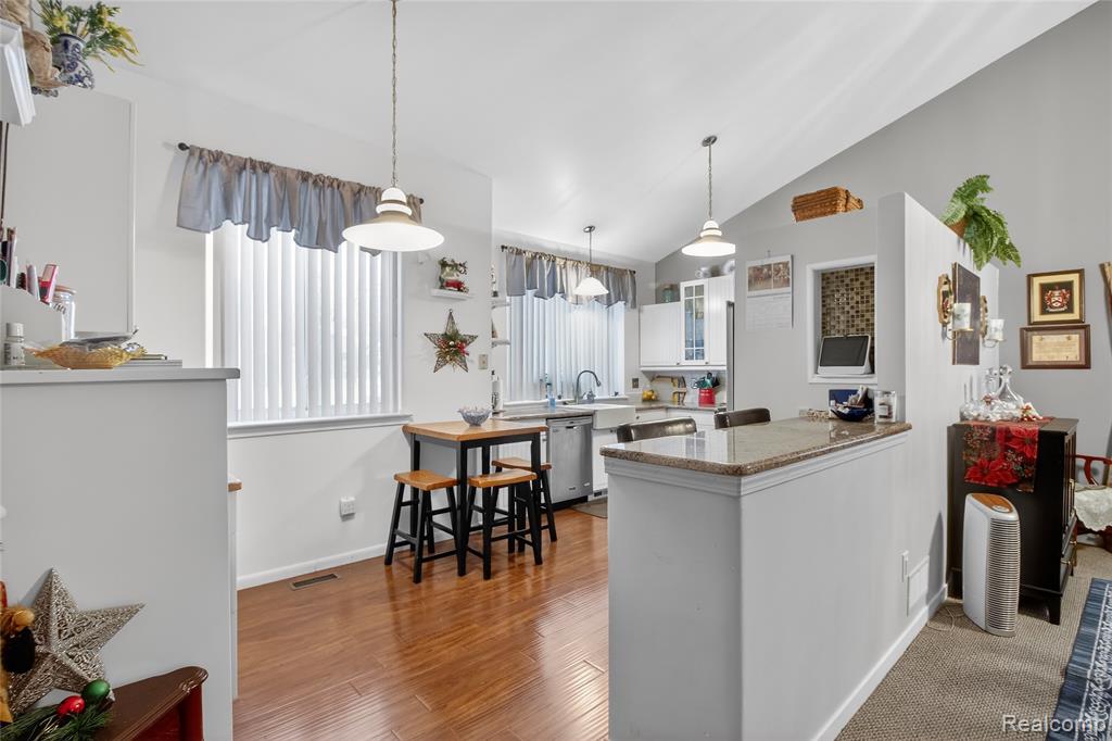 5148 Woodrun Court, West Bloomfield, MI 48323 — Photo 11