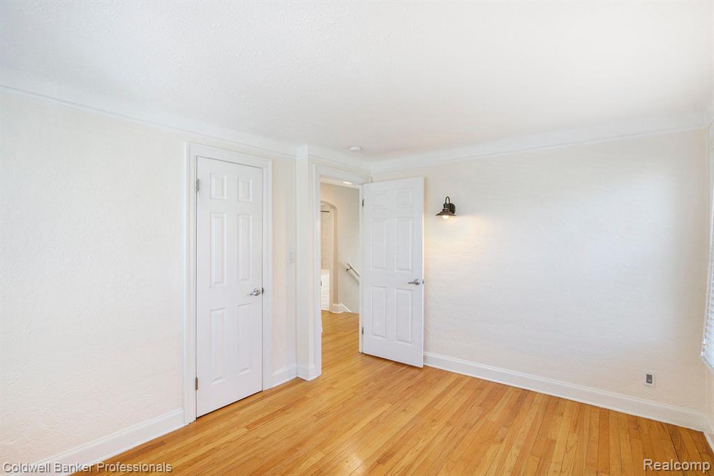 913 IRVING Avenue, Royal Oak, MI 48067 — Photo 21