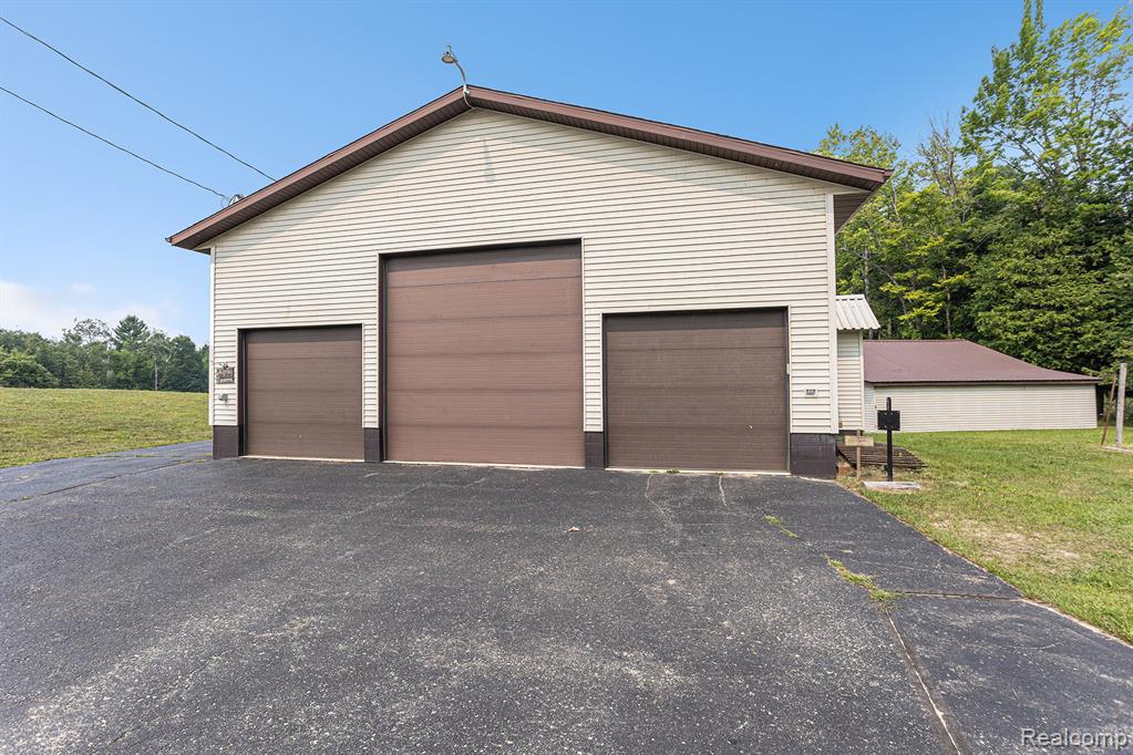 808 S Dow Road, MI 48661 — Photo 38