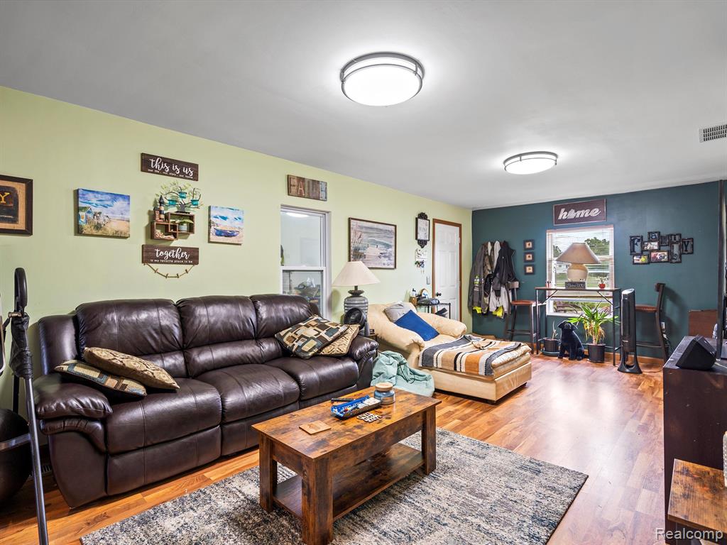10196 HEGEL Road, Goodrich Vlg, MI — Photo 9