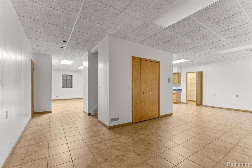 4 LEMINGTON, Dearborn, MI 48126 — Photo 37