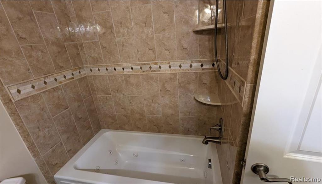 748 E Fox Hills Drive, Bloomfield, MI 48304 — Photo 14