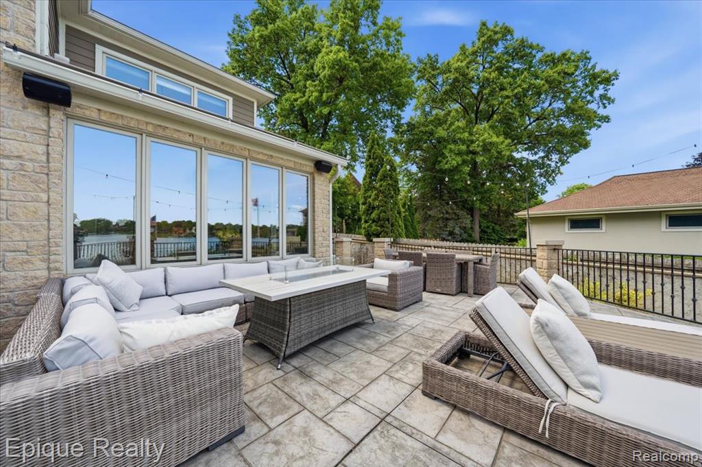 4312 Sashabaw Road, Waterford, MI 48329 — Photo 32