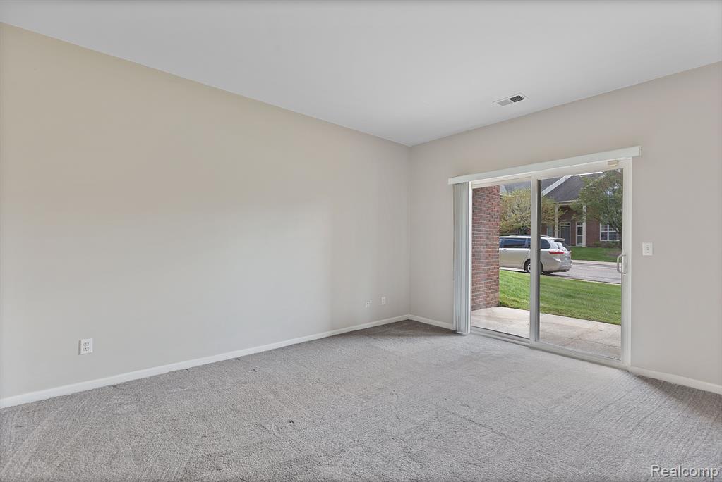 1924 FLAGSTONE Circle, Rochester, MI 48307 — Photo 15