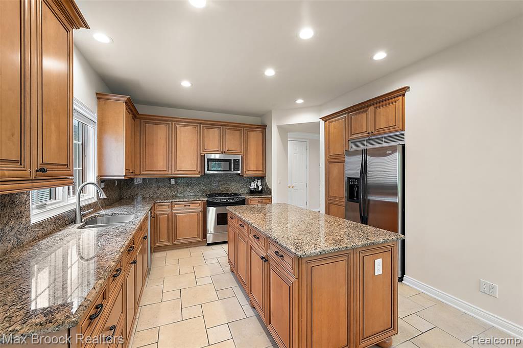 5348 Sunnycrest Drive, West Bloomfield, MI 48323 — Photo 10
