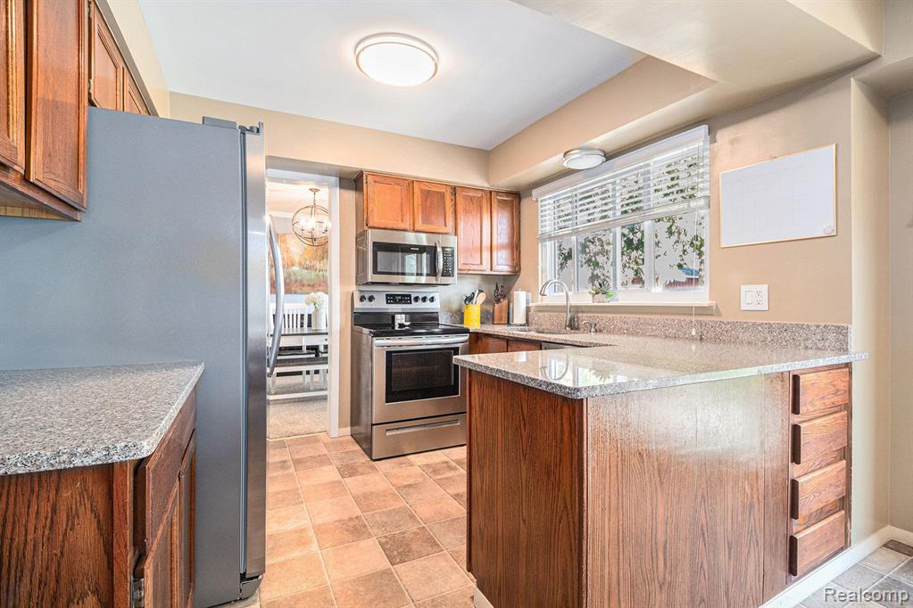 7349 ADMIRALTY Drive, Canton, MI 48187 — Photo 6
