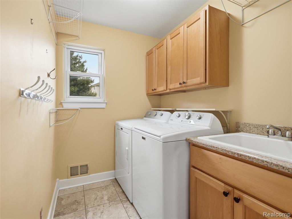 1232 Thorn Ridge Drive, Howell, MI 48843 — Photo 37