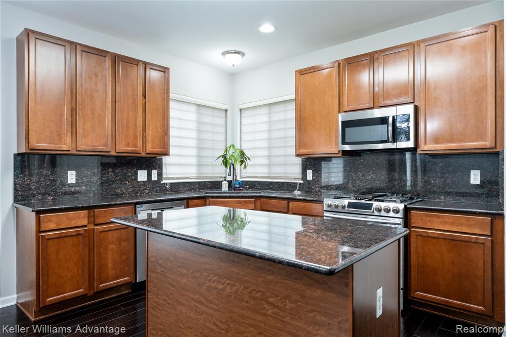 27460 Belgrave Place, Novi, MI — Photo 16