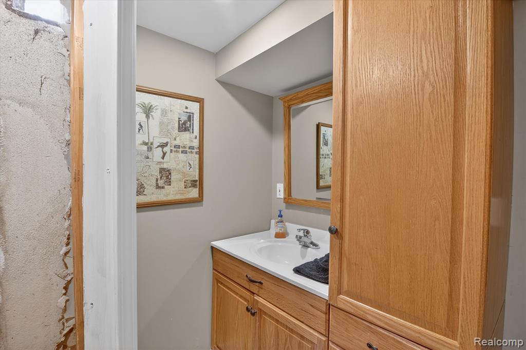 15715 Exeter Court, Fraser, MI 48026 — Photo 26