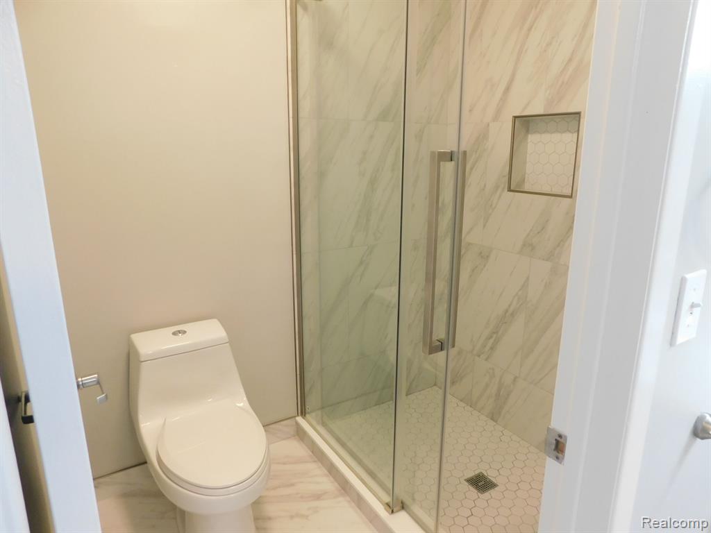 5606 DRAKE HOLLOW Drive W, West Bloomfield, MI — Photo 39