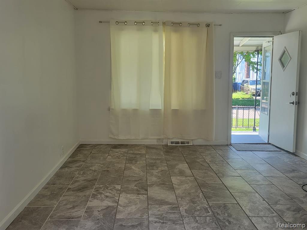 7027 Chalmers Avenue, Warren, MI 48091 — Photo 3