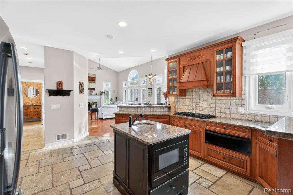 2562 Sequoia Court, Bloomfield, MI 48304 — Photo 18