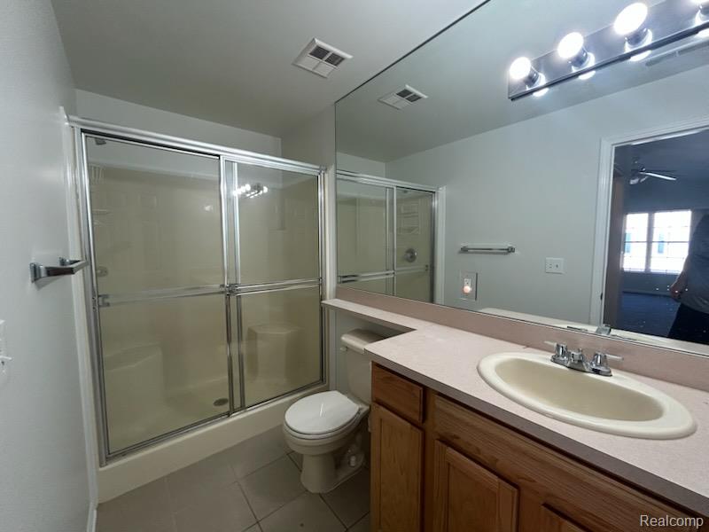 736 Amberly Drive, Waterford, MI 48328 — Photo 5