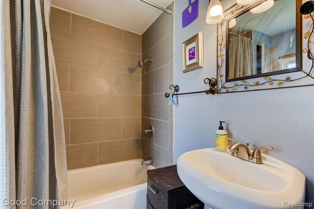 21020 BETHLAWN Boulevard, Ferndale, MI 48220 — Photo 11
