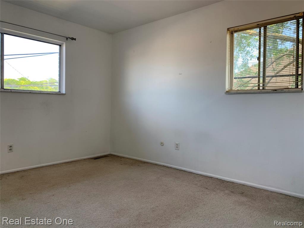 4810 Briarwood Avenue, Royal Oak, MI 48073 — Photo 11