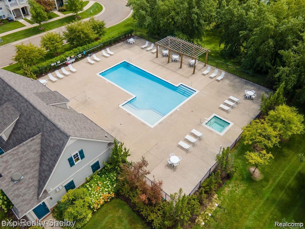 9103 Addington Drive, Commerce Twp, MI 48390 — Photo 22