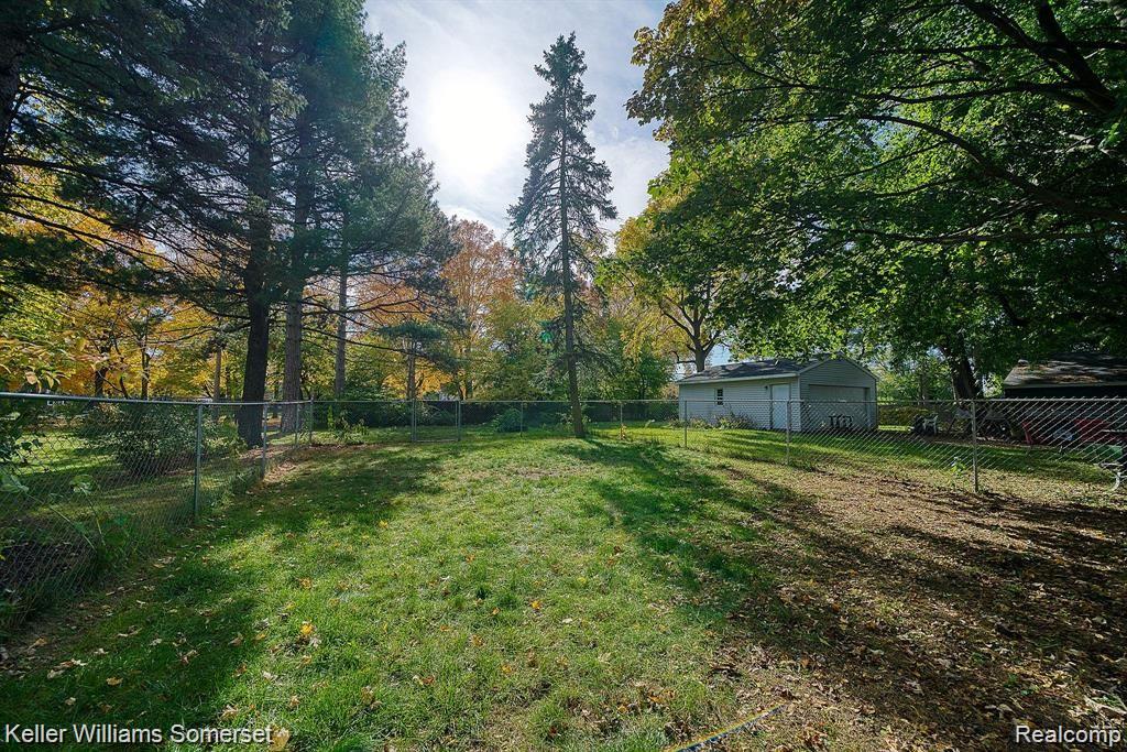 861 W LEWISTON Avenue, Ferndale, MI 48220 — Photo 22