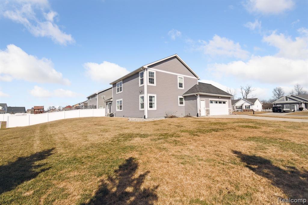 8585 ASHLAND, Freeland, MI 48623 — Photo 31