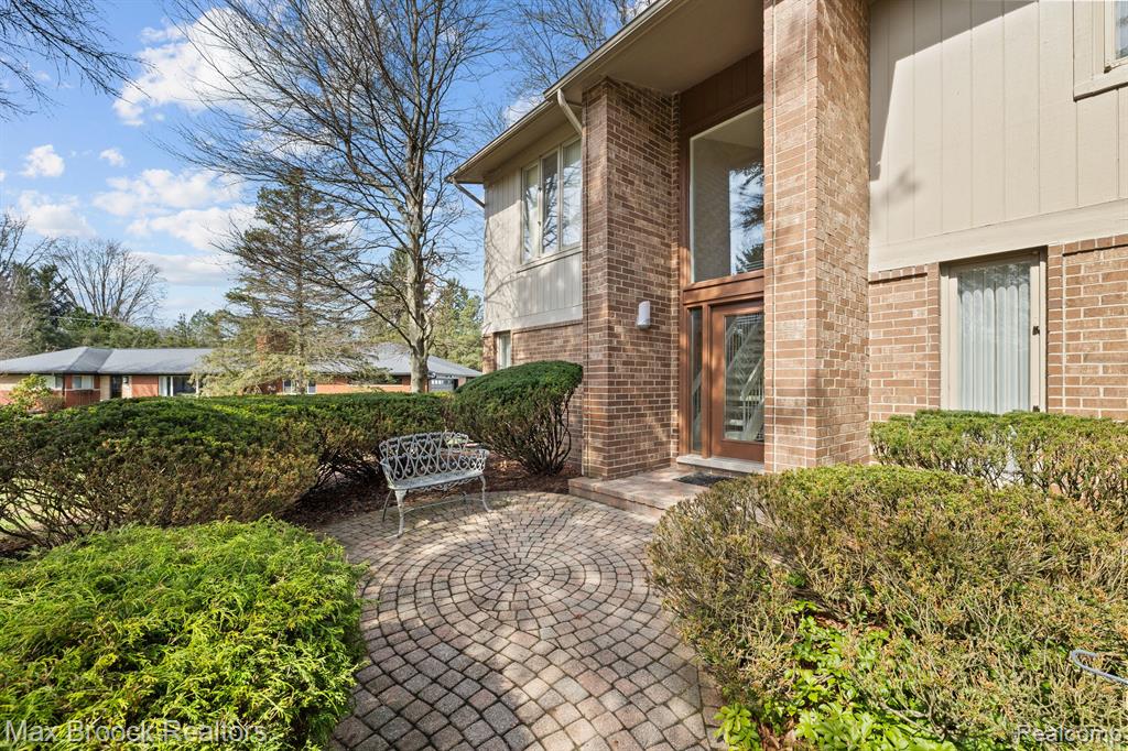 4838 KEW Court, Bloomfield Hills, MI 48301 — Photo 4