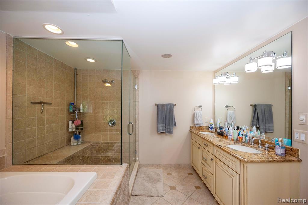 826 Larchlea Drive, Birmingham, MI 48009 — Photo 39