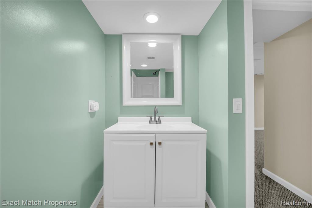 4 Willow Way, Waterford, MI 48328 — Photo 29