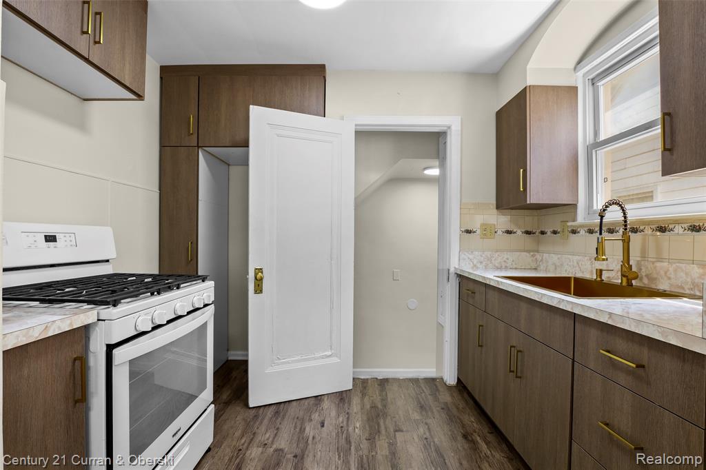 7910 Orchard Avenue, Dearborn, MI 48126 — Photo 10