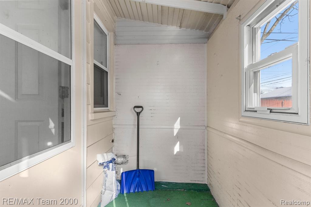 5876 KINMORE Street, Dearborn Heights, MI 48127 — Photo 16