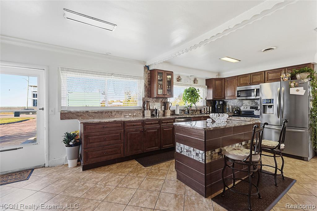 5072 15 Mile Road, Sterling Heights, MI 48310 — Photo 4