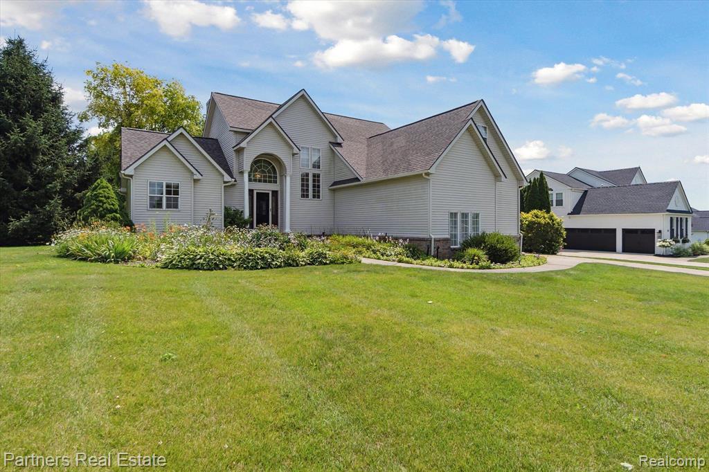 822 SADDLE CLUB Lane, Howell, MI 48843 — Photo 2