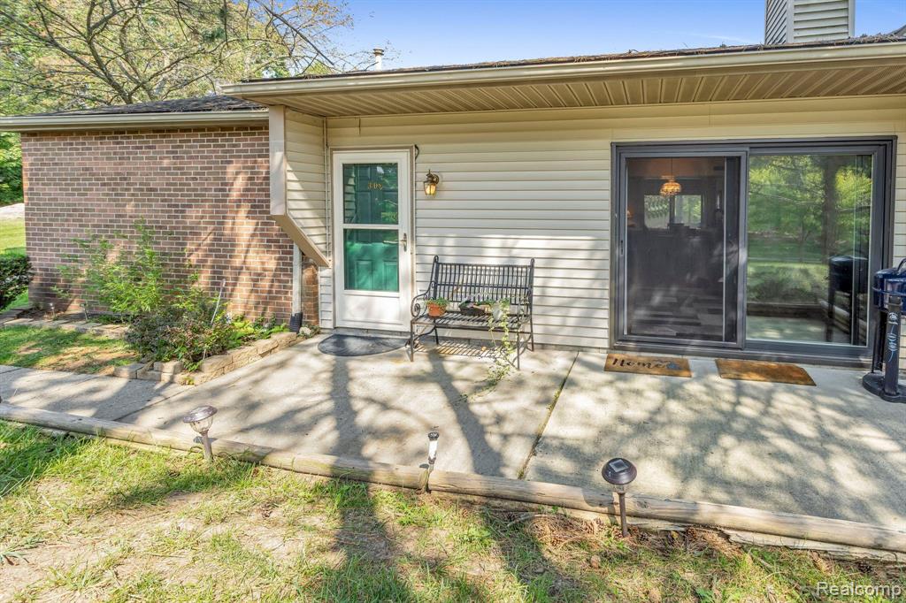 302 SPRING BROOKE Drive, Brighton, MI 48116 — Photo 2