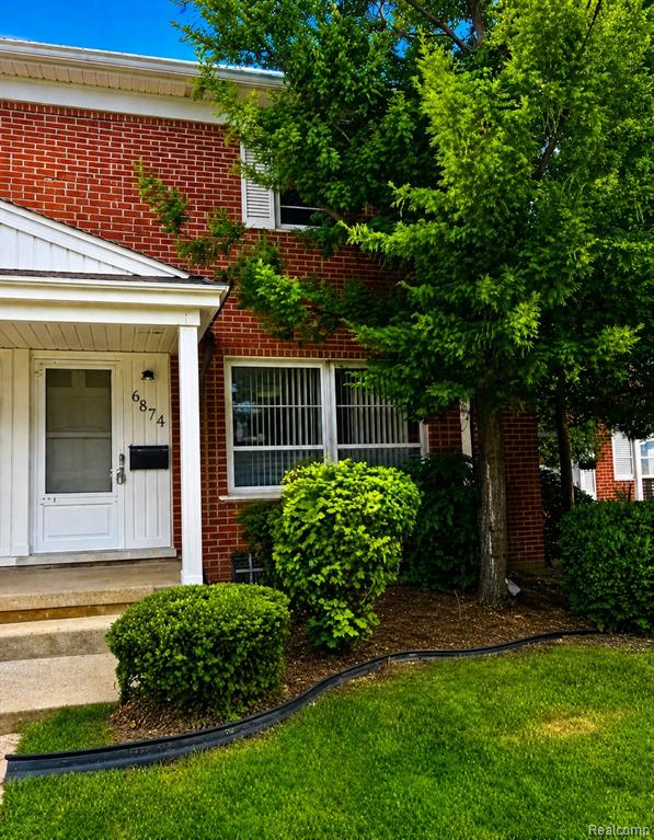 6874 Country Lane, Dearborn Heights, MI 48127 — front exterior