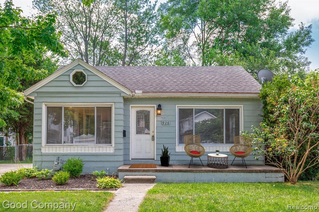 926 MILLARD Avenue, Royal Oak, MI 48073 — Photo 2