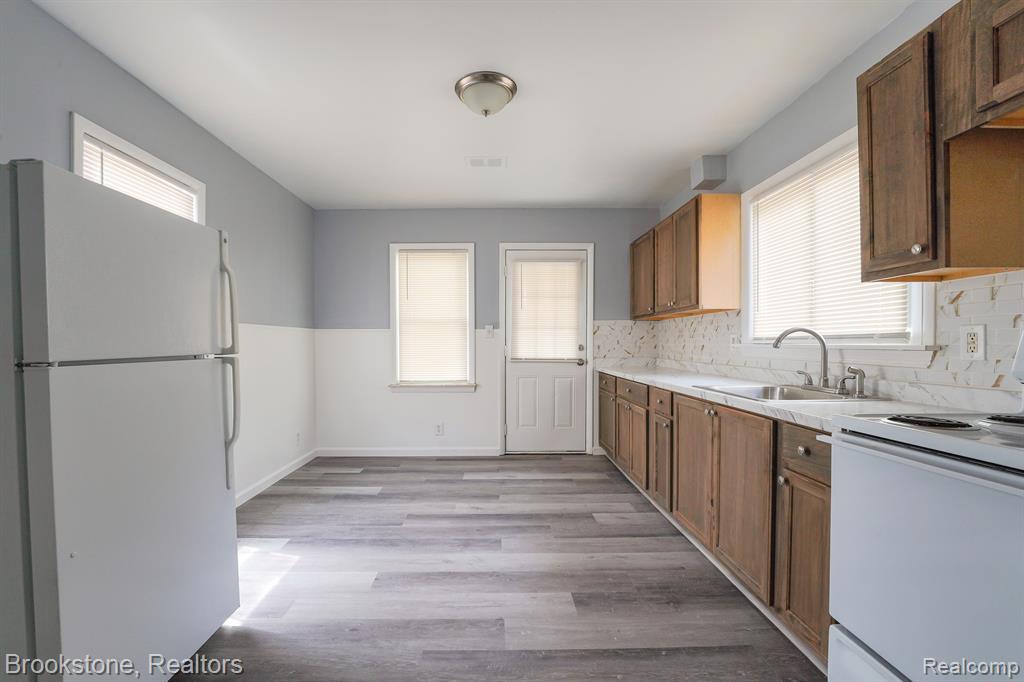 4226 CADILLAC Avenue, Wayne, MI 48184 — Photo 7