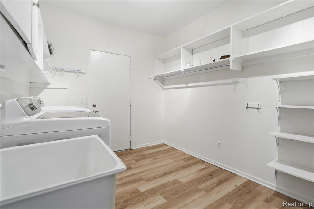 2084 Wabeek Hill Court, Bloomfield Hills, MI 48302 — Photo 34