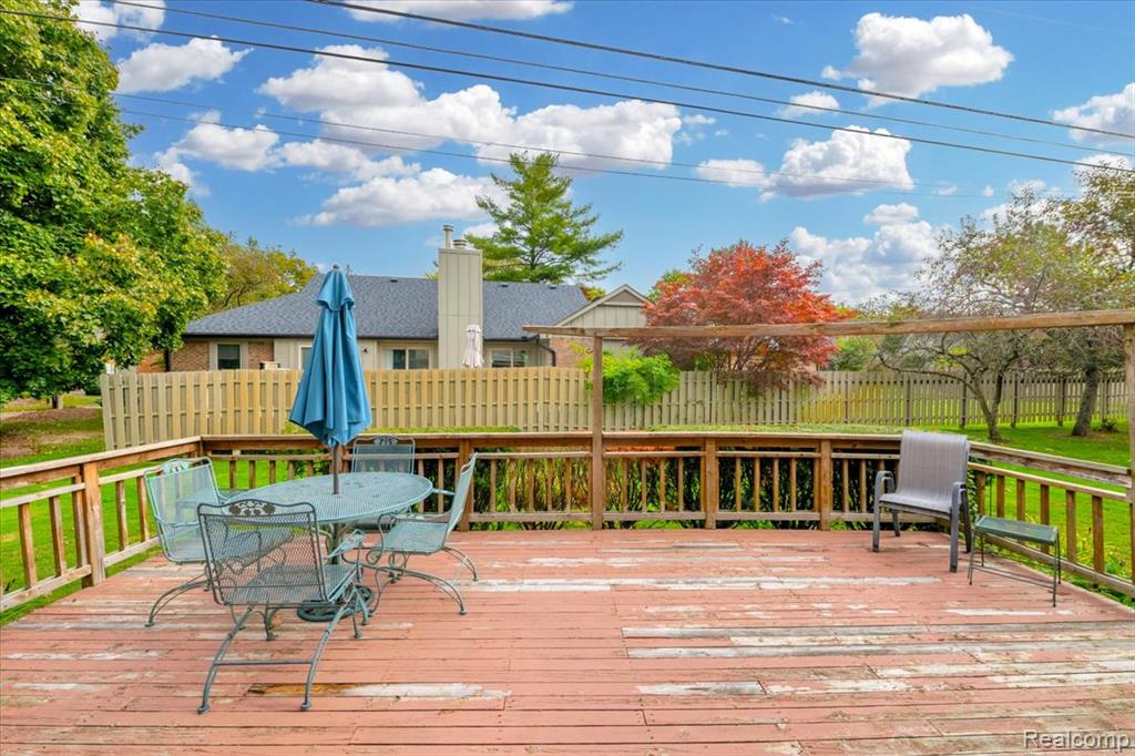 1076 Stratford Lane, Bloomfield Hills, MI 48304 — Photo 25