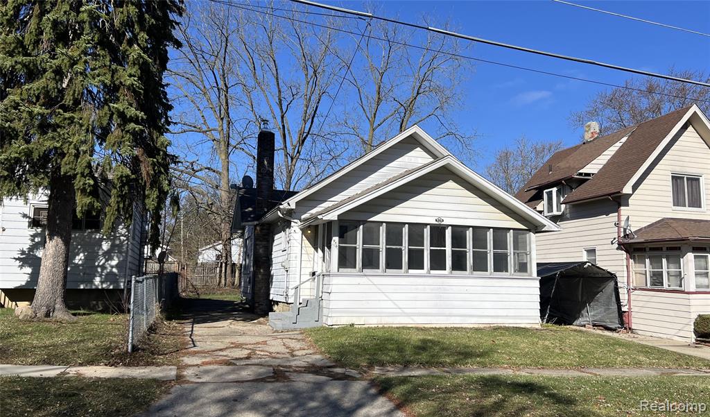 936 Stocker Avenue, Flint, MI 48503 — front exterior
