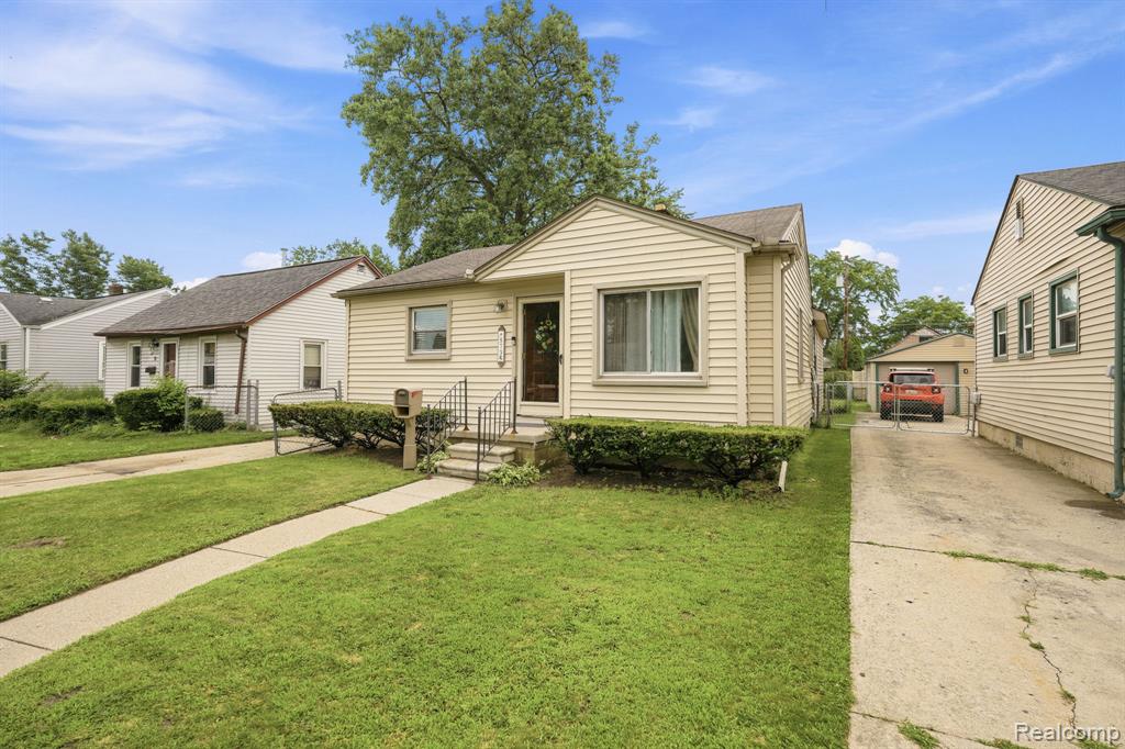 5735 N Silvery Lane, Dearborn Heights, MI 48127 — Photo 2