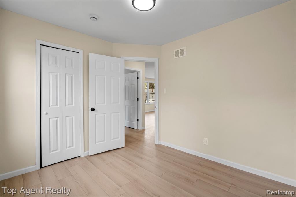 8672 HUDSON Avenue, Warren, MI 48089 — Photo 15