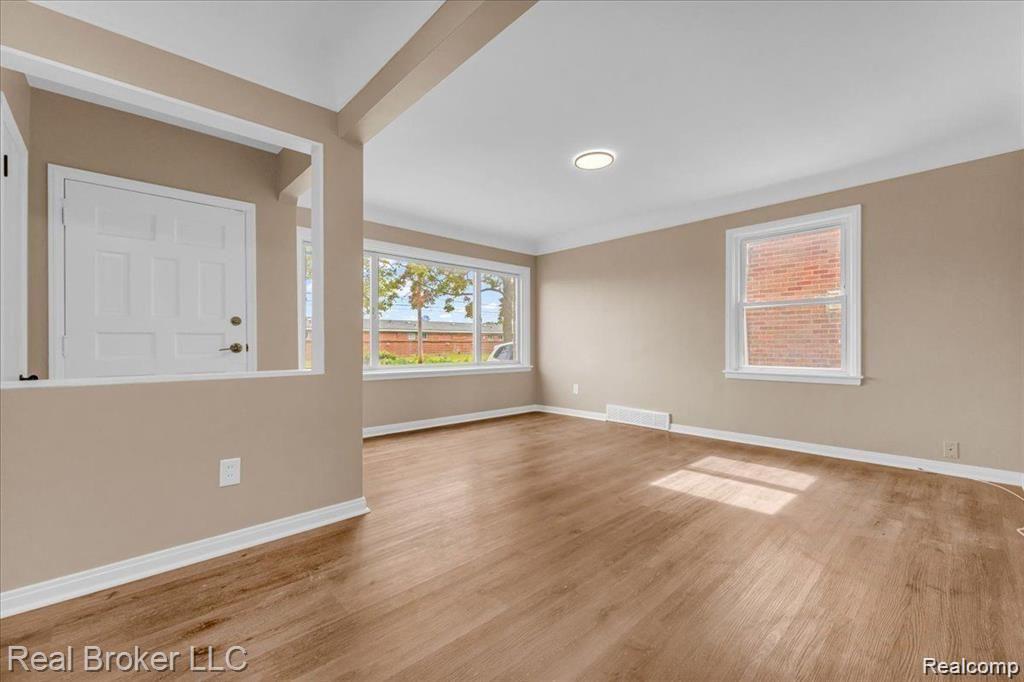 9715 WOODBINE, Redford, MI 48239 — Photo 2