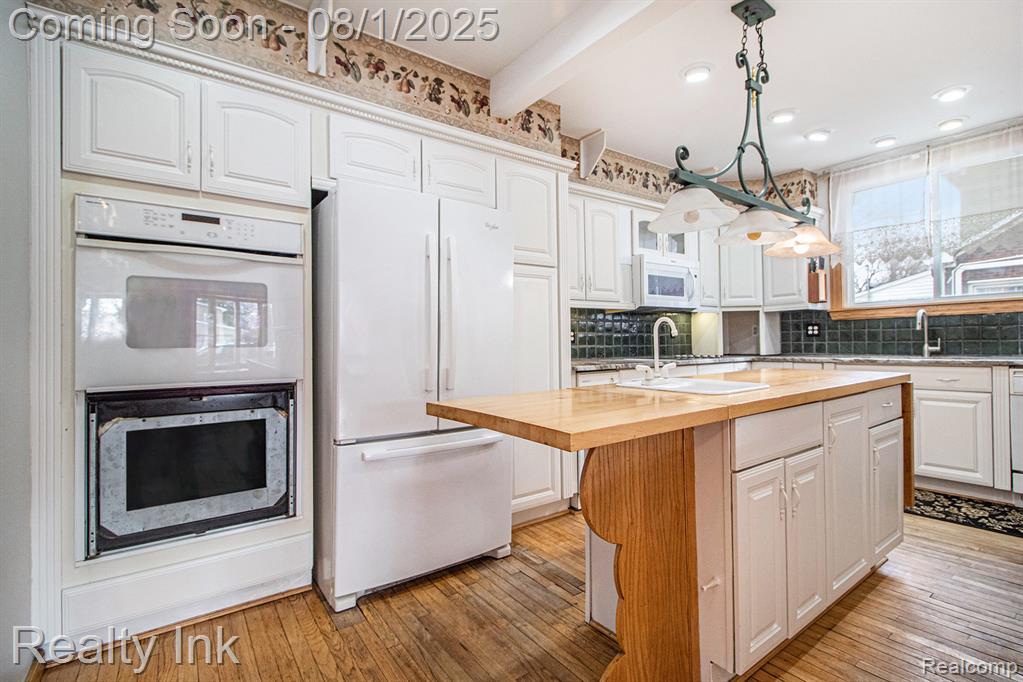 9820 BYROMAR Lane, Grosse Ile, MI 48138 — Photo 10