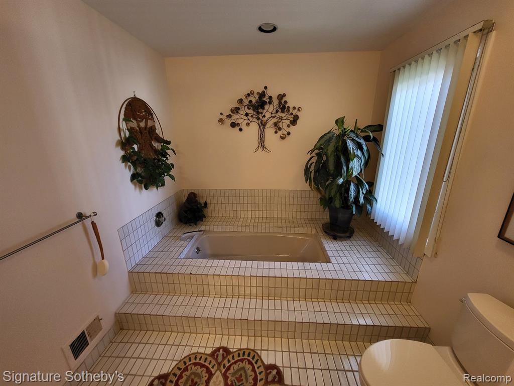 6358 TIMBERWOOD S, West Bloomfield, MI — Photo 51