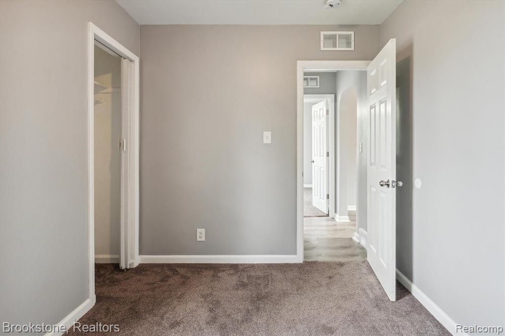 944 MELROSE Street, Pontiac, MI 48340 — Photo 14