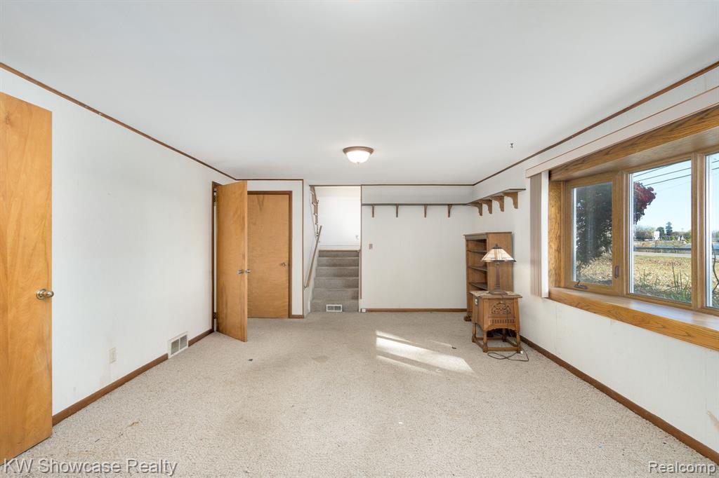 5274 Cooley Lake Road, Waterford, MI 48327 — Photo 34