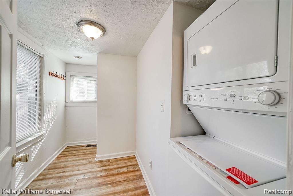 861 W LEWISTON Avenue, Ferndale, MI 48220 — Photo 8