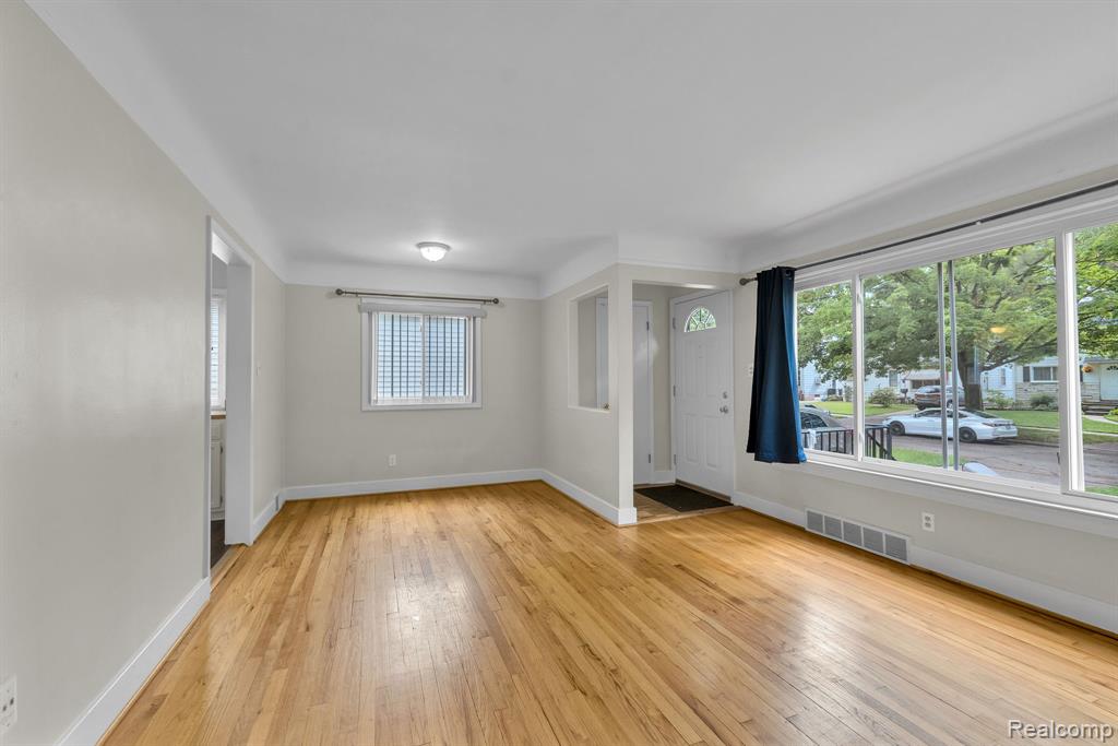 18257 Indian, Redford, MI 48240 — Photo 4