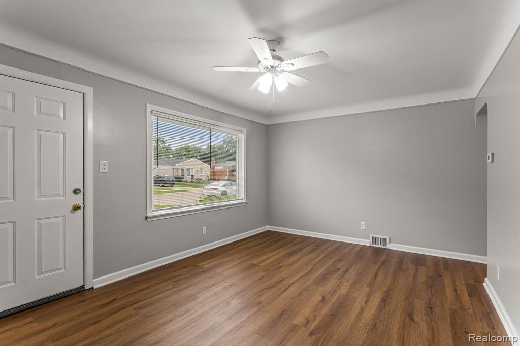 8306 HELEN, Center Line, MI 48015 — Photo 5