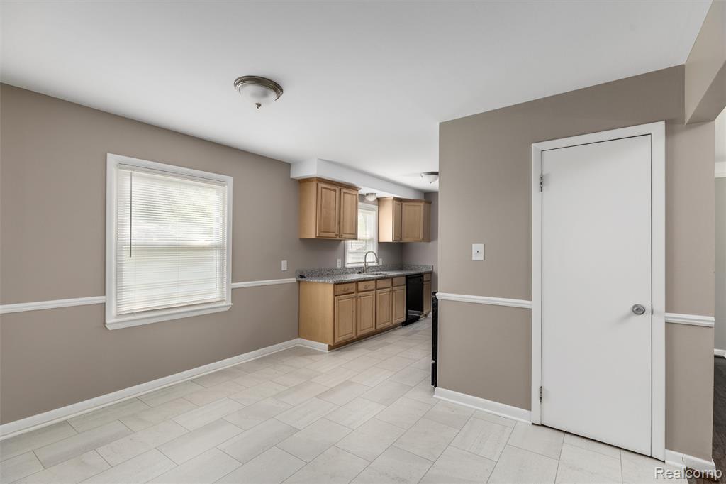 4410 Rosewold Avenue, Royal Oak, MI 48073 — Photo 7