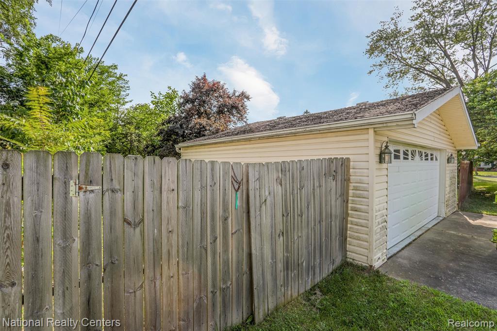 43146 Penny Drive, Sterling Heights, MI 48314 — Photo 22